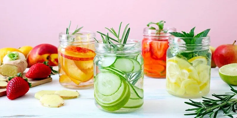 Uống nước detox đúng cách giúp đẹp da và tăng cường trao đổi chất
