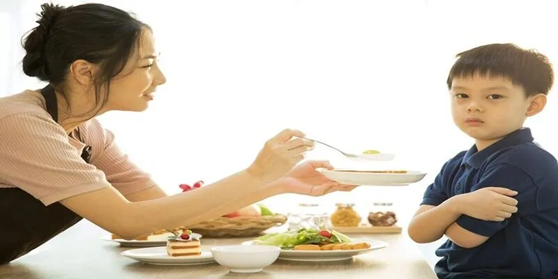 Trẻ biếng ăn có thể do tâm lý, tiêu hoá hoặc thói quen sinh hoạt